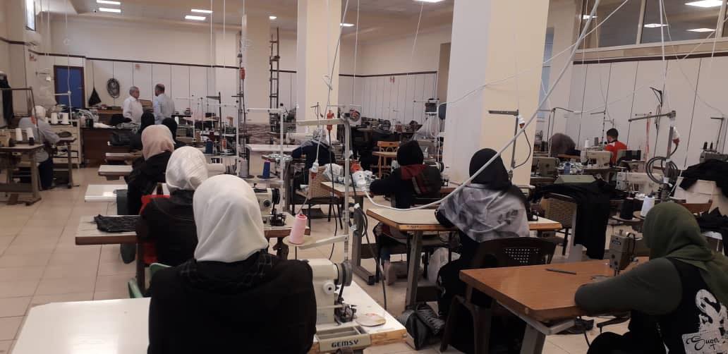 ورشة تدريب مهني على الخياطة ضمن برنامج التمكين الاقتصادي